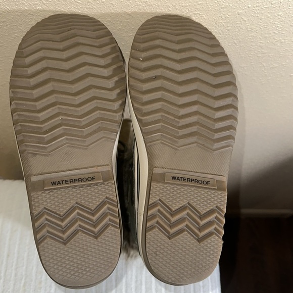 Sorel boots size 8 - Picture 9 of 9